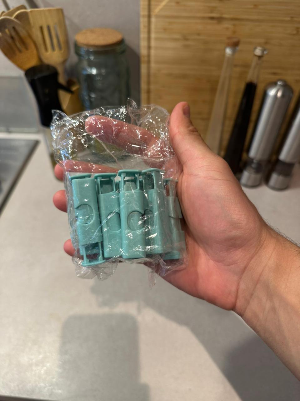 Reusable Food Bag Clips (4-Pack) – Airtight Snack Sealers