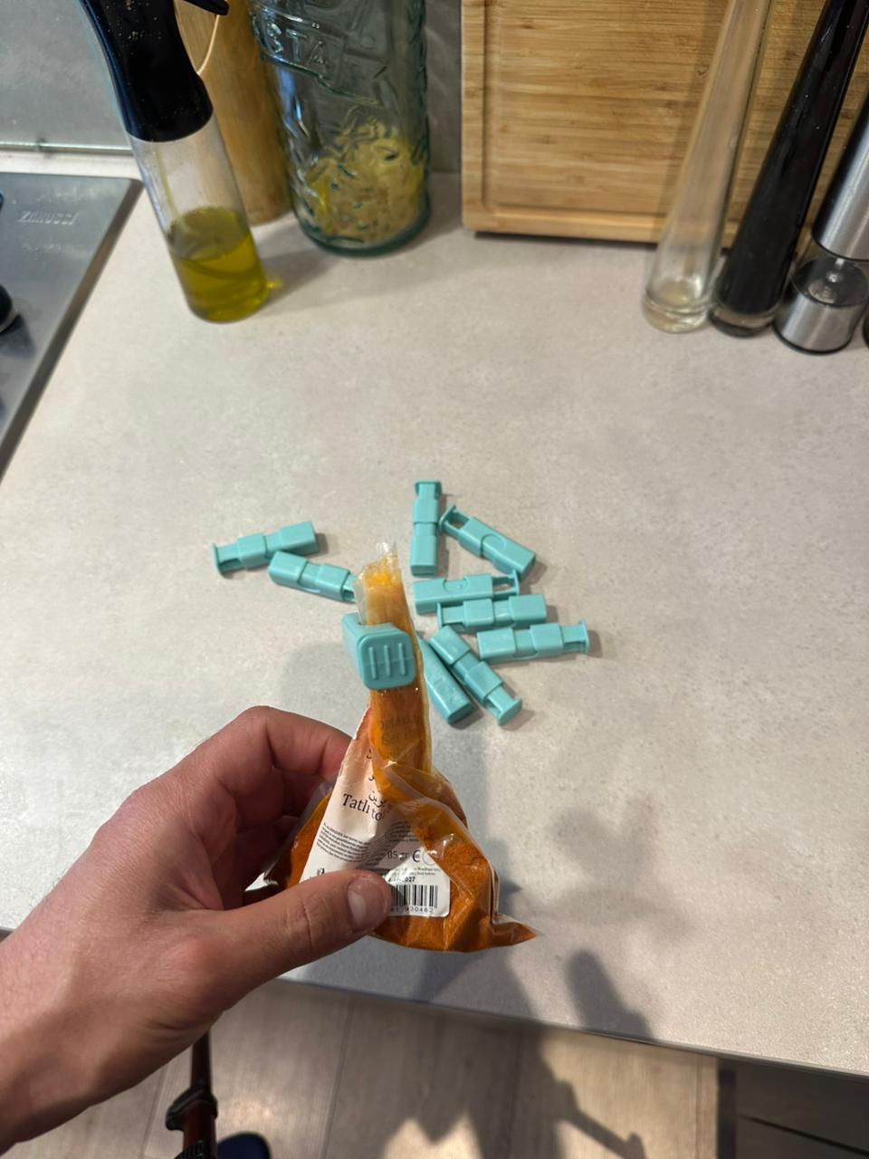 Reusable Food Bag Clips (4-Pack) – Airtight Snack Sealers