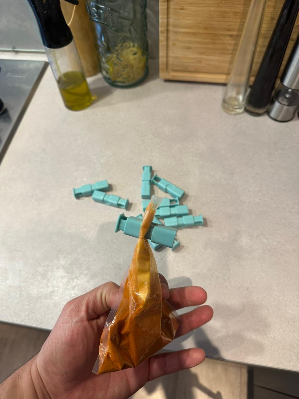 Reusable Food Bag Clips (4-Pack) – Airtight Snack Sealers