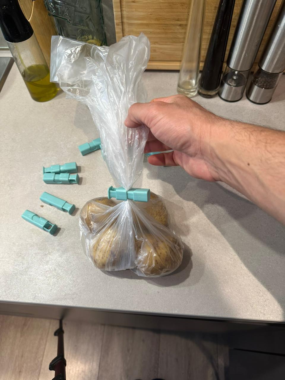 Reusable Food Bag Clips (4-Pack) – Airtight Snack Sealers