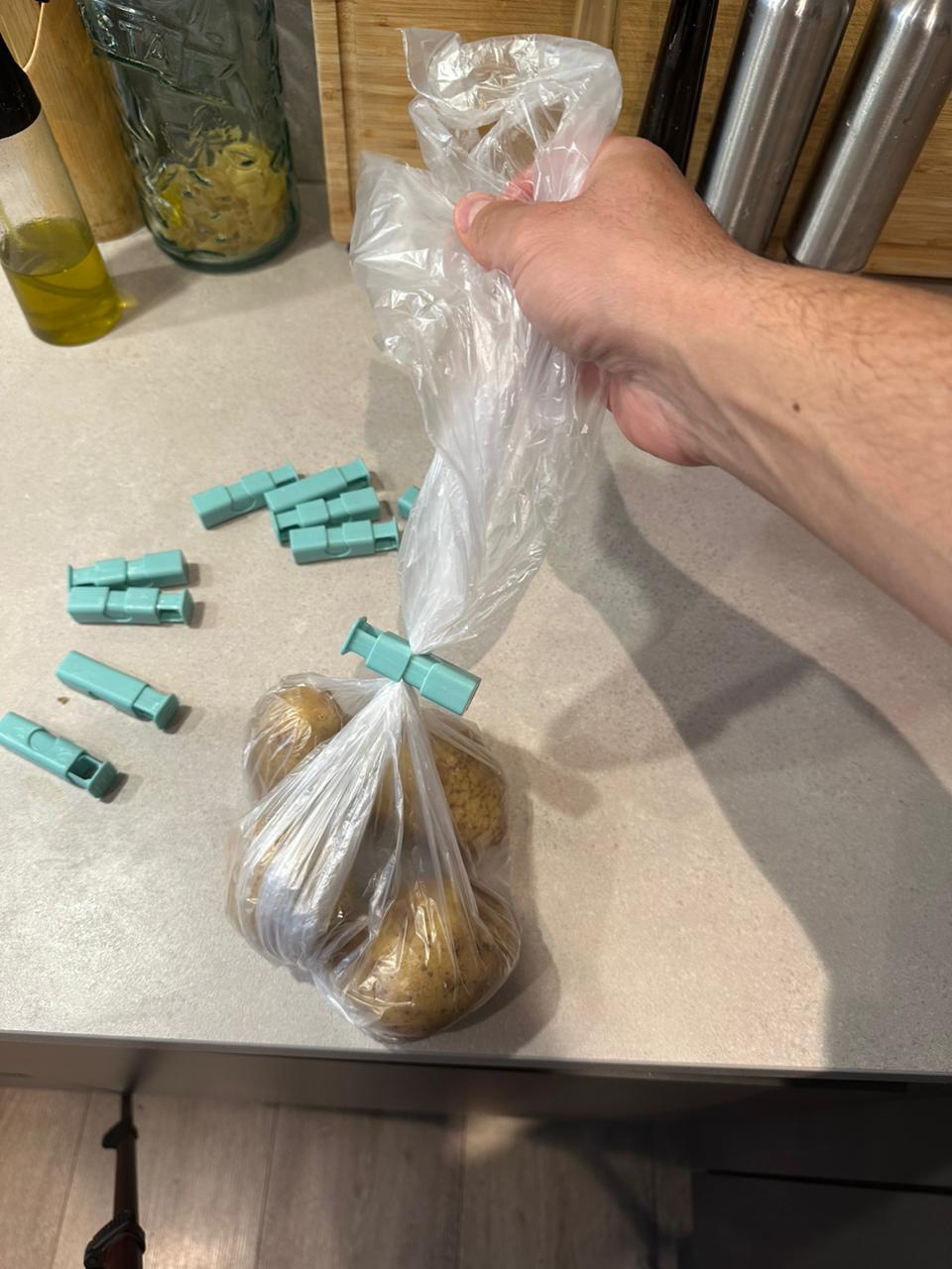 Reusable Food Bag Clips (4-Pack) – Airtight Snack Sealers